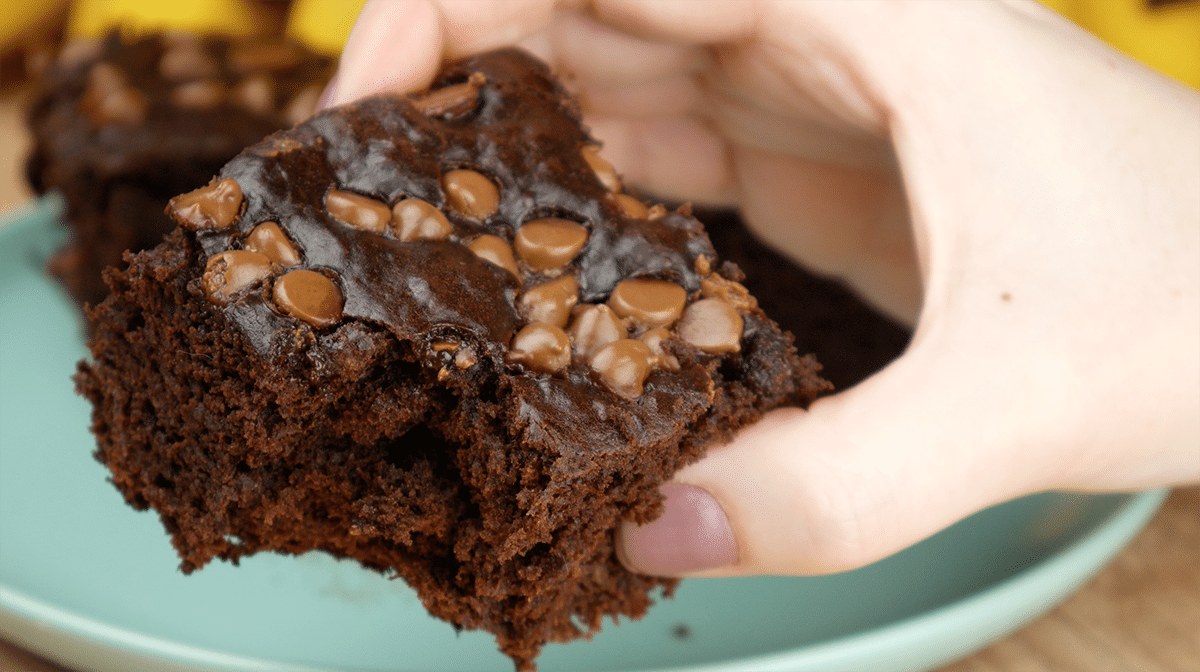 Bolo de banana com cacau fofinho e gostoso: como fazer