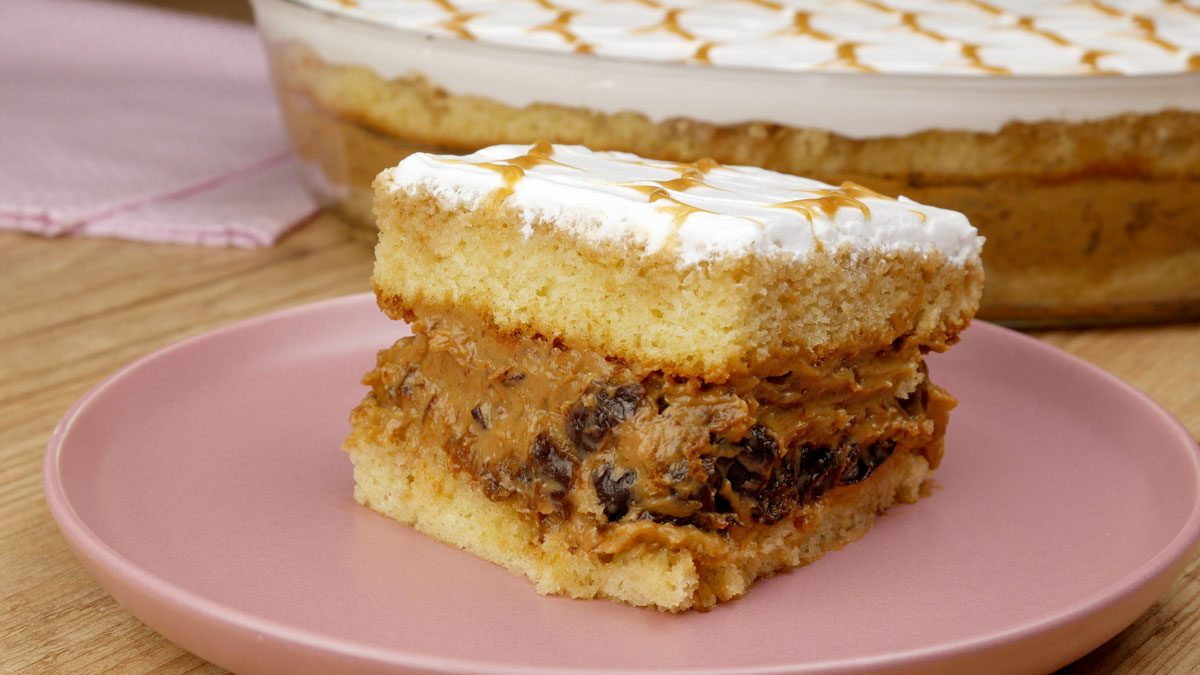 Bolo de ameixa com tema Carrossel