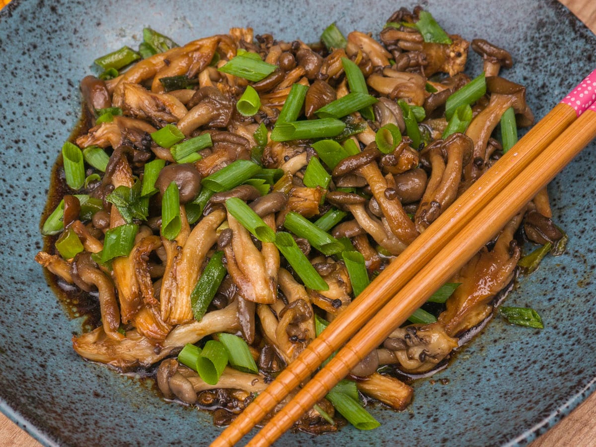 de Salto Alto na Cozinha: Shimeji e Shitake na Manteiga